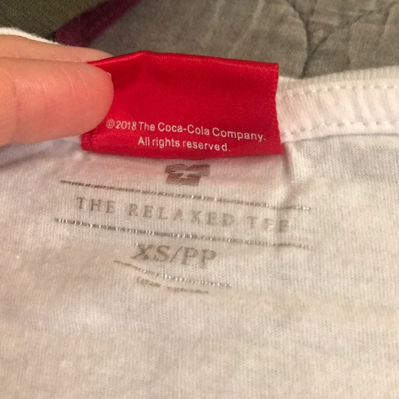 Coca Cola top 🍒 - Picture 2 of 2